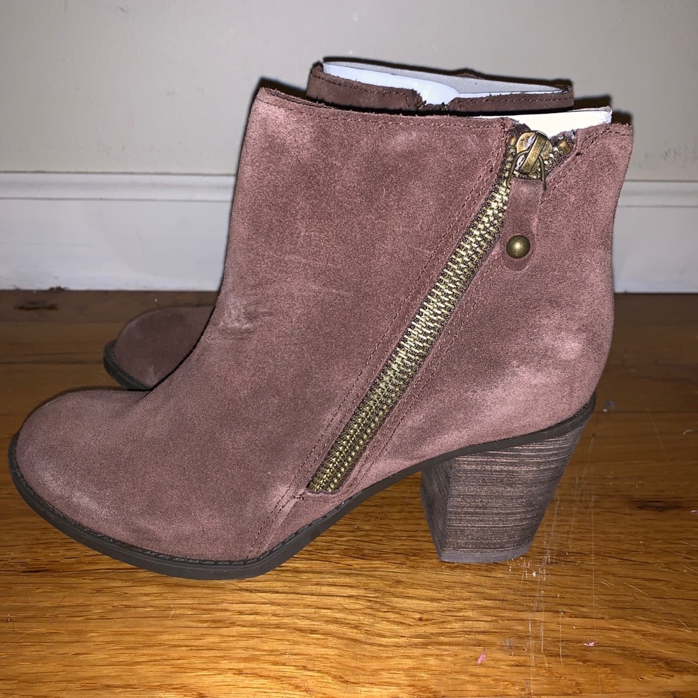 Boots - Picture 2 of 4